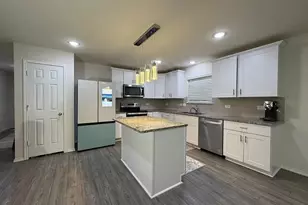 1028 Vernon Dr, Aubrey, TX 76227 - Photo 2