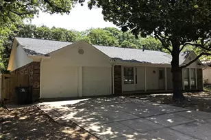 5525 Parliament Dr, Arlington, TX 76017 - Photo 2