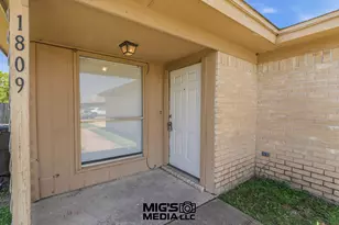 1809 San Rafael St, Fort Worth, TX 76134 - Photo 2