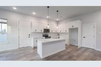 915 E 11th Avenue, Corsicana, TX 75110 - Photo 2