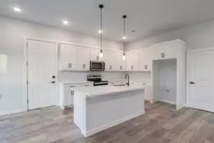 915 E 11th Ave, Corsicana, TX 75110 - Photo 2