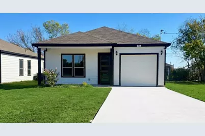 915 E 11th Avenue, Corsicana, TX 75110 - Photo 1