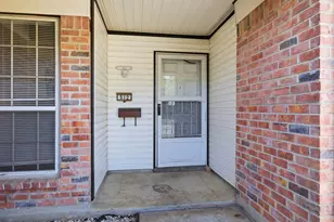 512 Sussex Dr, Arlington, TX 76014 - Photo 2