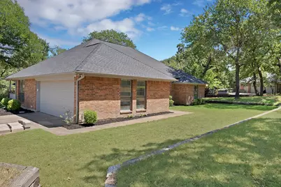 113 Cottonwood Court, Hudson Oaks, TX 76087 - Photo 2