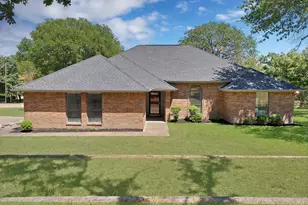 113 Cottonwood Ct, Hudson Oaks, TX 76087 - Photo 1