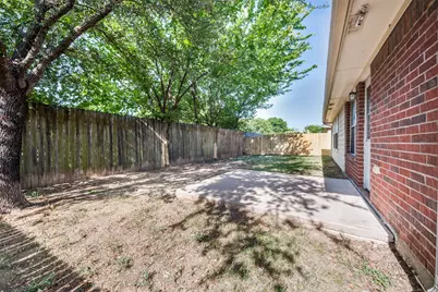 1351 Clearwater Drive, Grand Prairie, TX 75052 - Photo 32