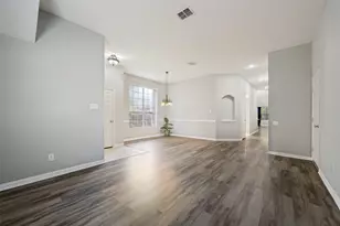1351 Clearwater Dr, Grand Prairie, TX 75052 - Photo 4
