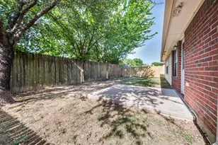 1351 Clearwater Dr, Grand Prairie, TX 75052 - Photo 24