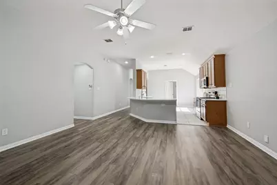 1351 Clearwater Drive, Grand Prairie, TX 75052 - Photo 14