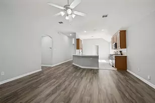 1351 Clearwater Dr, Grand Prairie, TX 75052 - Photo 14
