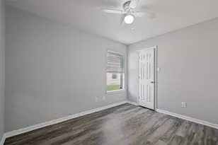 1351 Clearwater Dr, Grand Prairie, TX 75052 - Photo 6