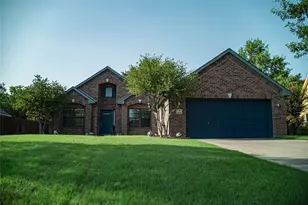 2521 Glenn Ranch Dr, Burleson, TX 76028 - Photo 2