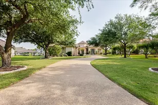 1601 Catalina Bay Ct, Granbury, TX 76048 - Photo 2