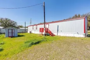 3819 Wisconsin Ct, Granbury, TX 76048 - Photo 2