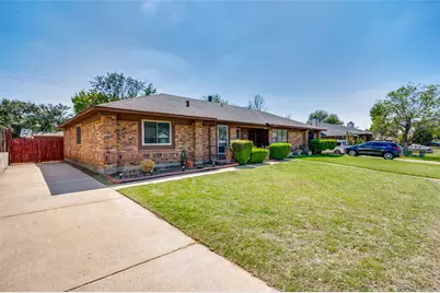 109 Hickory Springs Drive, Euless, TX 76039 - Photo 2