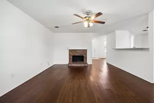 1412 Sunflower Ct, Burleson, TX 76028 - Photo 4