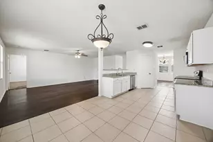 1412 Sunflower Ct, Burleson, TX 76028 - Photo 8