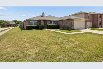 1412 Sunflower Court, Burleson, TX 76028 - Photo 2