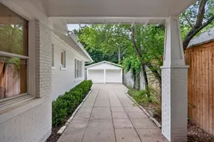 1325 Clover Ln, Fort Worth, TX 76107 - Photo 38
