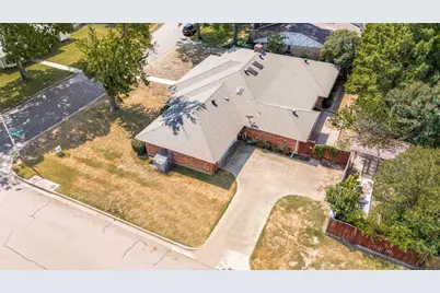 9015 Hunters Glen Trail, Fort Worth, TX 76120 - Photo 2