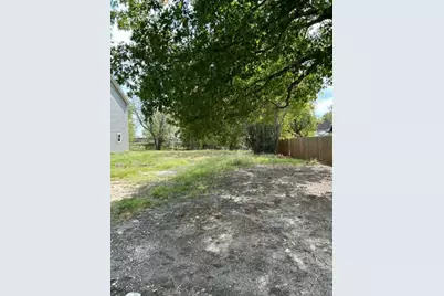 402 E Bonham Street, Tom Bean, TX 75491 - Photo 4