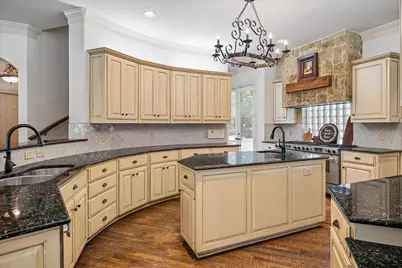 2901 Hidden Creek Lane, McKinney, TX 75072 - Photo 10
