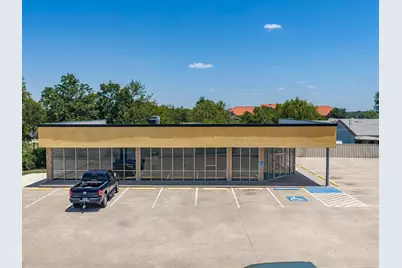 507 E Wise Street, Bowie, TX 76230 - Photo 2