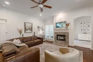 320 Andre Dr, Irving, TX 75063 - Photo 10