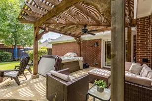 320 Andre Dr, Irving, TX 75063 - Photo 34