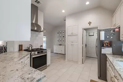 320 Andre Drive, Irving, TX 75063 - Photo 16