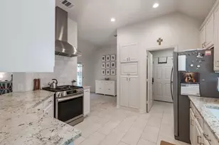320 Andre Dr, Irving, TX 75063 - Photo 16