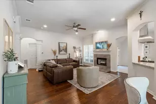 320 Andre Dr, Irving, TX 75063 - Photo 8