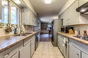 2221 N Mill St, Lewisville, TX 75057 - Photo 26