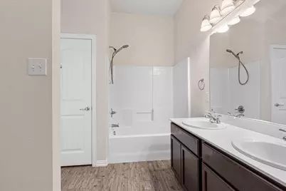 710 Woodcrest Drive, Ennis, TX 75119 - Photo 12