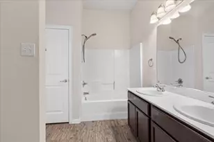 710 Woodcrest Dr, Ennis, TX 75119 - Photo 12