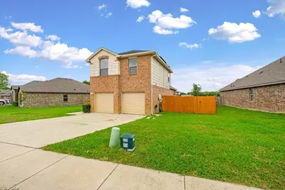 710 Woodcrest Drive, Ennis, TX 75119 - Photo 2