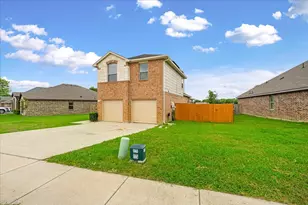 710 Woodcrest Dr, Ennis, TX 75119 - Photo 2