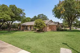 12051 Loch Ness Dr, Dallas, TX 75218 - Photo 2