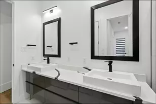 3523 N Versailles Ave, Dallas, TX 75209 - Photo 32