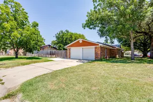 450 Nathan St, Burleson, TX 76028 - Photo 2