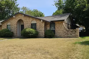 626 Little Creek Dr, Duncanville, TX 75116 - Photo 2