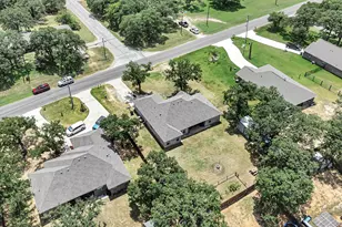 917 E 3rd St, Springtown, TX 76082 - Photo 2