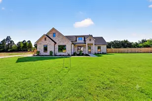 306 Grace Ln, Athens, TX 75751 - Photo 2