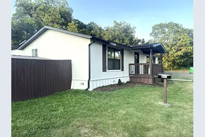 811 Thompson Street, Gainesville, TX 76240 - Photo 2