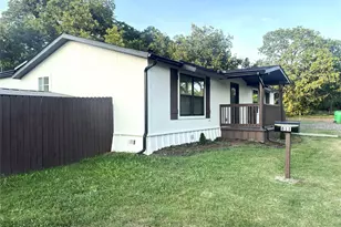 811 Thompson St, Gainesville, TX 76240 - Photo 2