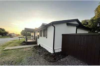 811 Thompson Street, Gainesville, TX 76240 - Photo 4