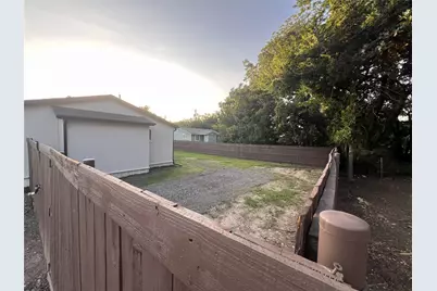 811 Thompson Street, Gainesville, TX 76240 - Photo 22