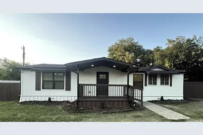 811 Thompson Street, Gainesville, TX 76240 - Photo 1