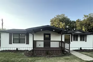 811 Thompson St, Gainesville, TX 76240 - Photo 1