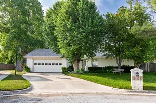 1102 St Croix Ct, Arlington, TX 76012 - Photo 2